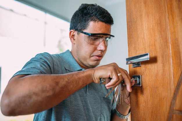 commercial locksmith Memphis TN
